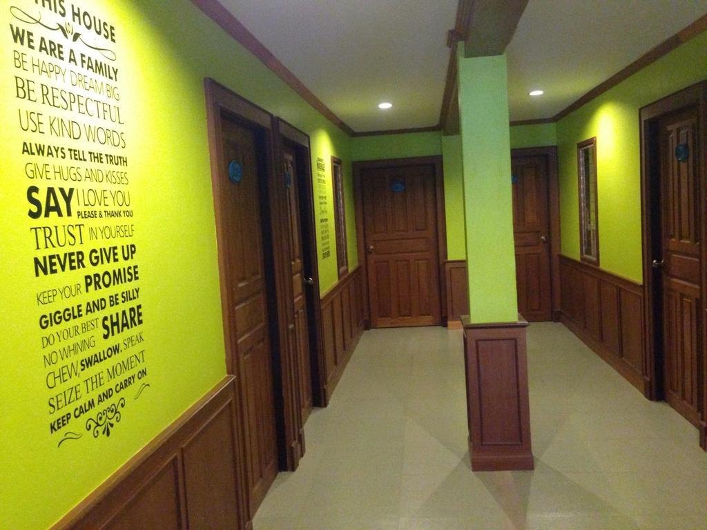 K2 Backpacker Hostel เขาหลัก ภายนอก รูปภาพ